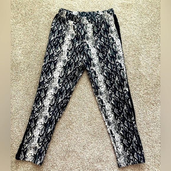 Wonder Nation Girls M 7-8 Black Soot Snake Skin Pattern Stretchy Pull On Lace - Picture 1 of 6